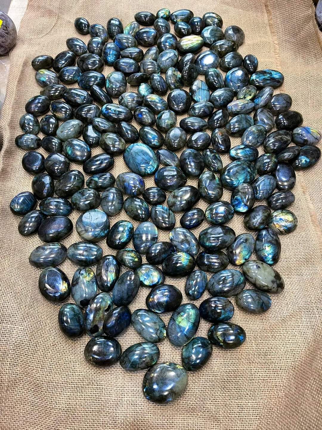 Đá cuội Xà Cừ