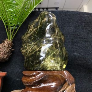 CÂY ĐÁ PHONG THỦY NGỌC SERPENTINE KT: 31 X 18 CM- 4,4 KG (MS: D9)