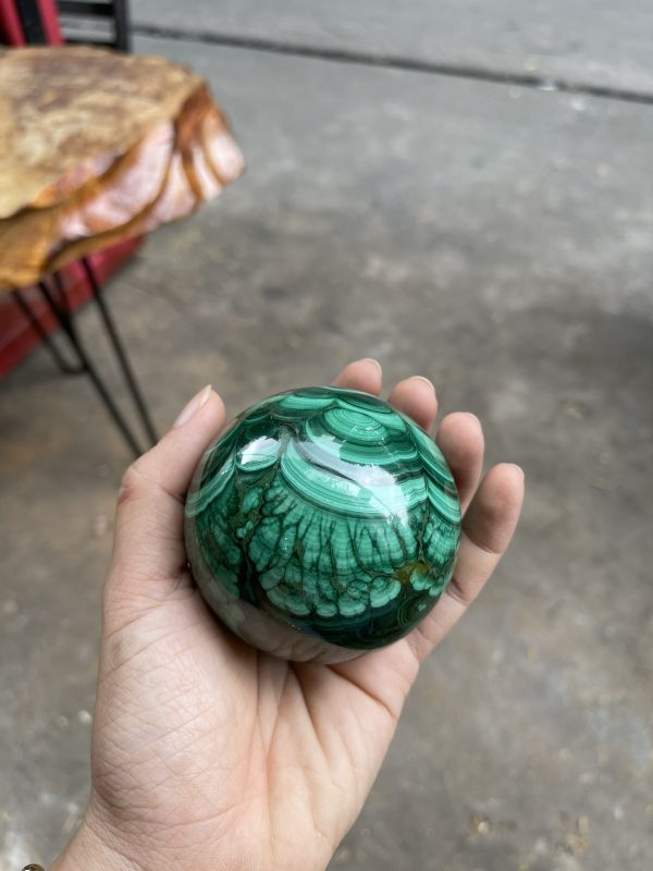 ĐÁ MALACHITE – QUẢ CẦU ĐÁ LÔNG CÔNG – KL 0.6KG – ĐK : 6.7CM (MS : MLC03)