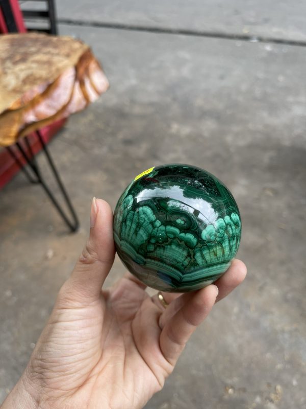 ĐÁ MALACHITE – QUẢ CẦU ĐÁ LÔNG CÔNG – KL 0.6KG – ĐK : 6.7CM (MS : MLC03)