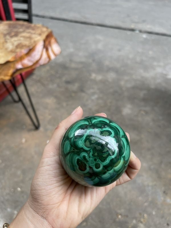 ĐÁ MALACHITE – QUẢ CẦU ĐÁ LÔNG CÔNG – KL 0.6KG – ĐK : 6.7CM (MS : MLC03)