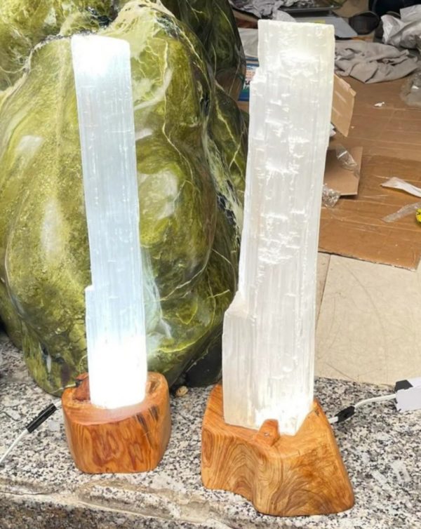 ĐÁ SELENITE THANH TẨY, CAO 42CM, NẶNG 4 KG