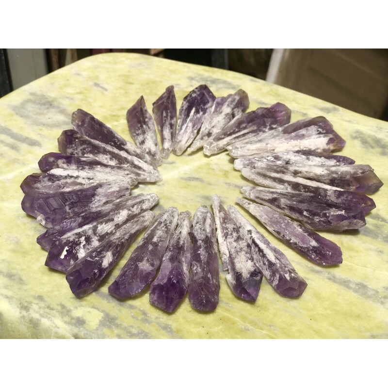 Thạch Anh Tím dạng que đơn thô tự nhiên - Bahia Amethyst