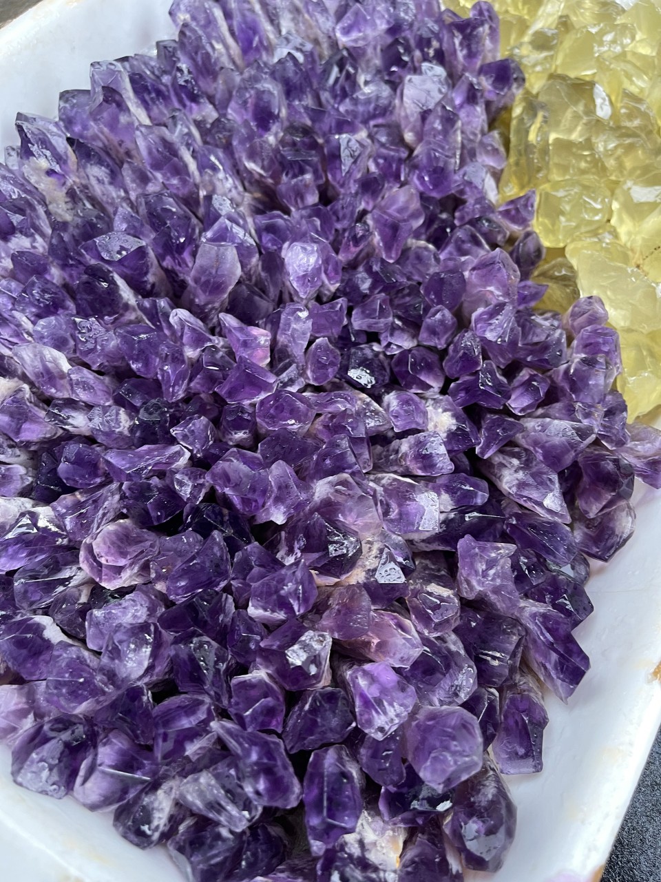 Thạch Anh Tím dạng que đơn thô tự nhiên - Bahia Amethyst