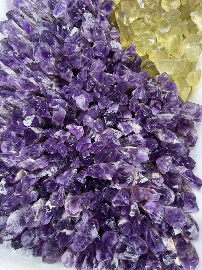 Thạch Anh Tím dạng que đơn thô tự nhiên - Bahia Amethyst